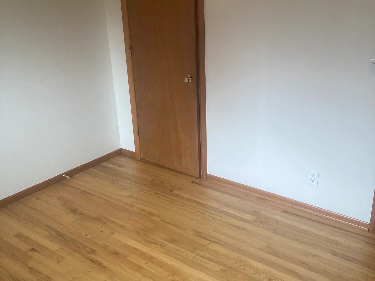 3 bed, 1077 sqft, $2,400 — Photo 2