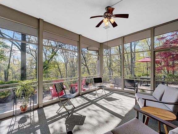 4th image of 9806 Raintree Dr N