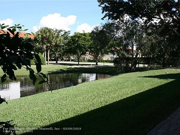 3rd image of 445 Lakeview Dr APT 4