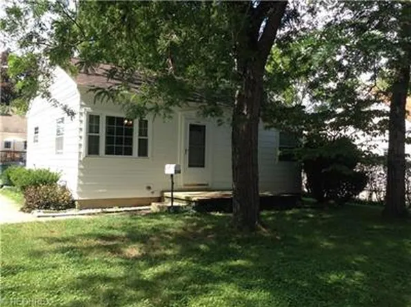 2248 8th St, Cuyahoga Falls, OH 44221