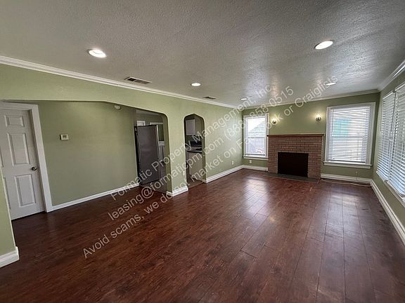 3rd image of 1478 N Crescent Ave
