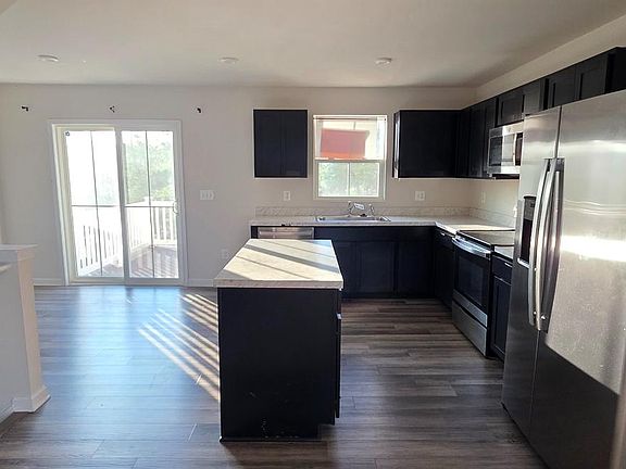 5th image of 103 Williams St
