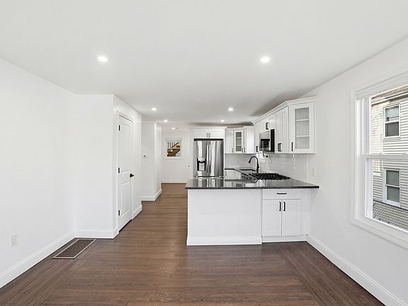 2nd image of 53 Rochambeau Ave #1