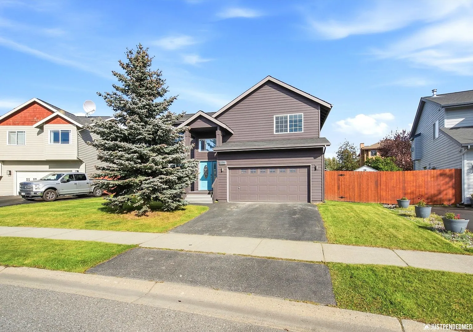 Modern 4-Bedroom Home in West Park with Fenced Yard — Photo 3