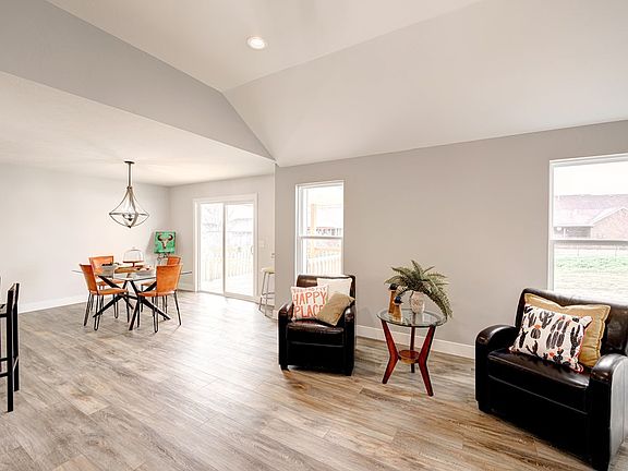 5th image of 2534 Rosebud Ln