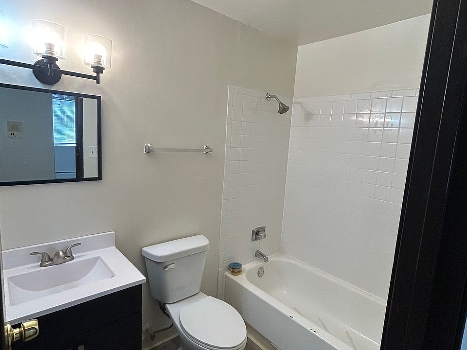 1st image of 710 Court Of Birch APT 2