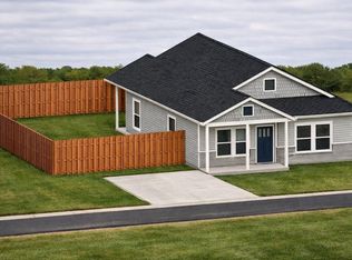 210 Kyle St, Madisonville, TX 77864