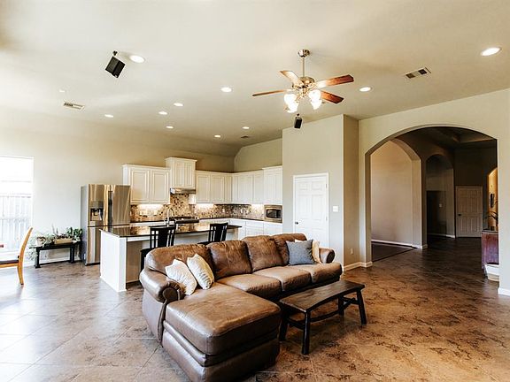 5th image of 3926 Jade Cove Ln