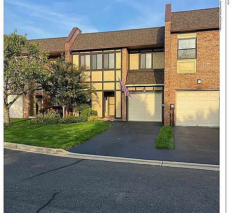 3rd image of 68 Southgate Cir