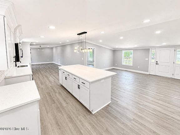 4th image of 100 Ironwood Road