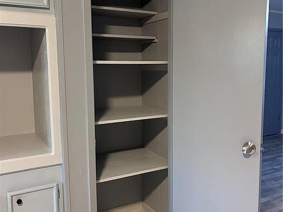 4th image of 1129 Melody Ln