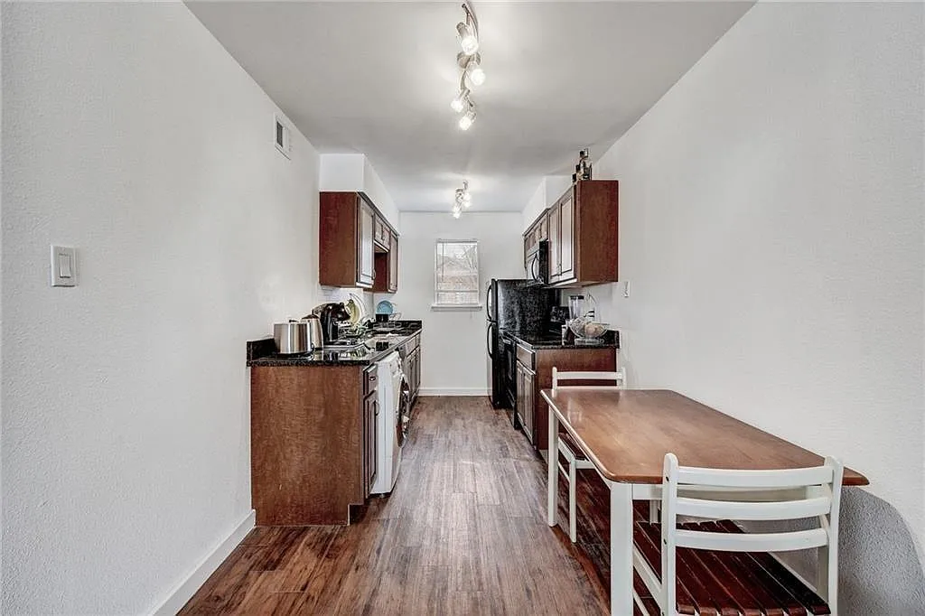 2 bed, 2.0 bath, 1000 sqft, $1,550 — Photo 4