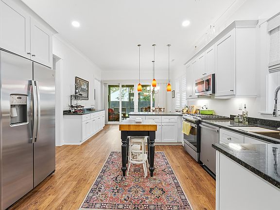 5th image of 1109 Duke St.