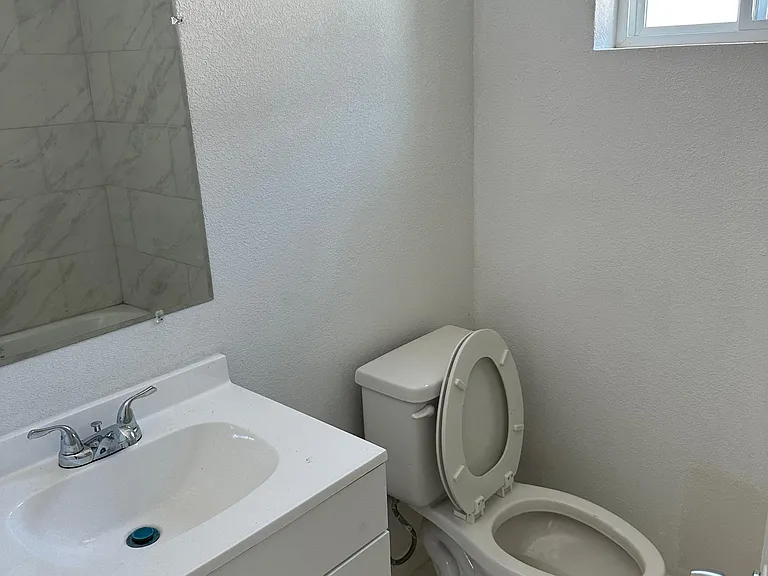 3813 Wipprecht St — Photo 6
