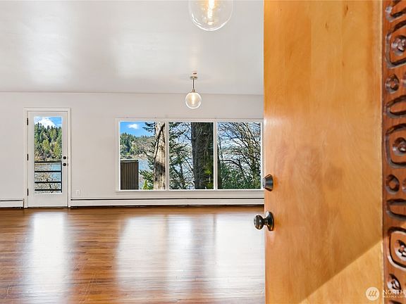 3rd image of 5010 Sunset Drive NW