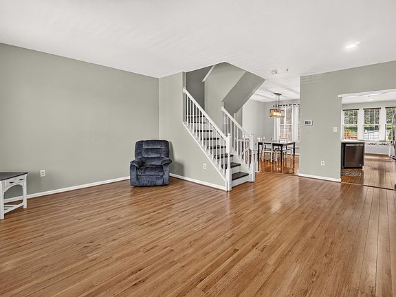2nd image of 2433 Lakeside Dr