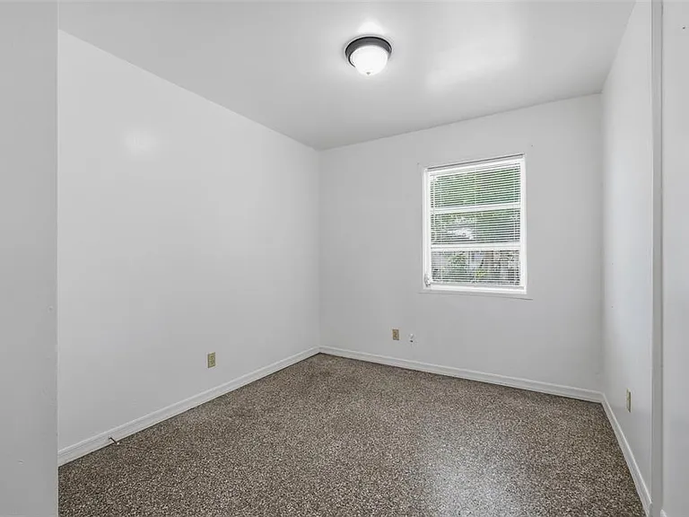 6802 Larmon St — Photo 16