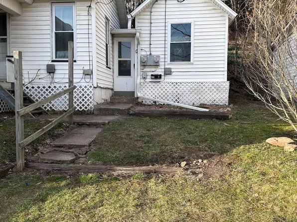252 E Main St, Newcomerstown, OH 43832