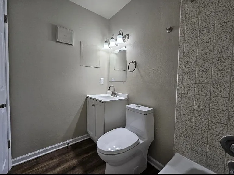 Heritage House Apartments — Photo 12