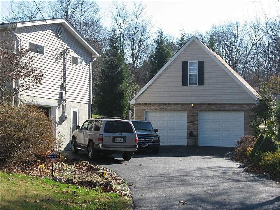 DETATCHED GARAGE