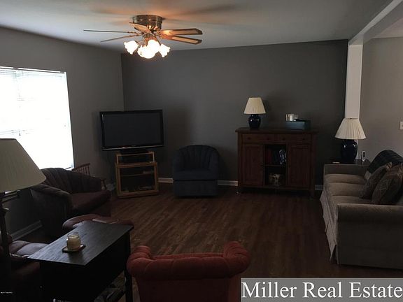 5th image of 843 S Charlton Park Rd
