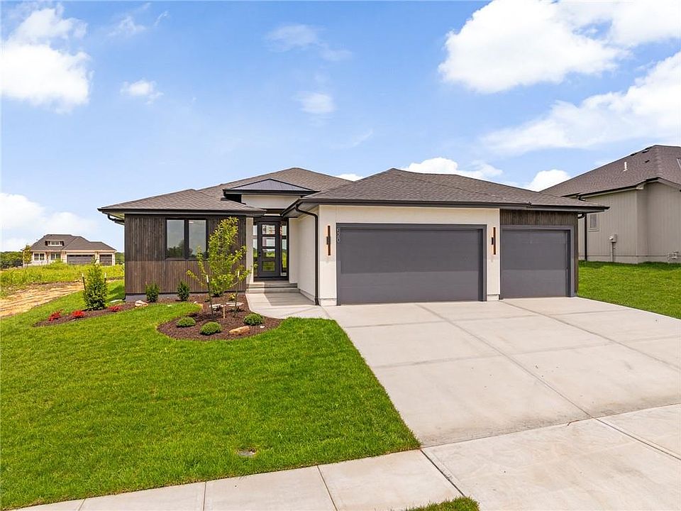 1st image of 520 Bentwater Dr