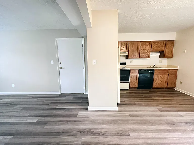East Pointe Apartments — Photo 24