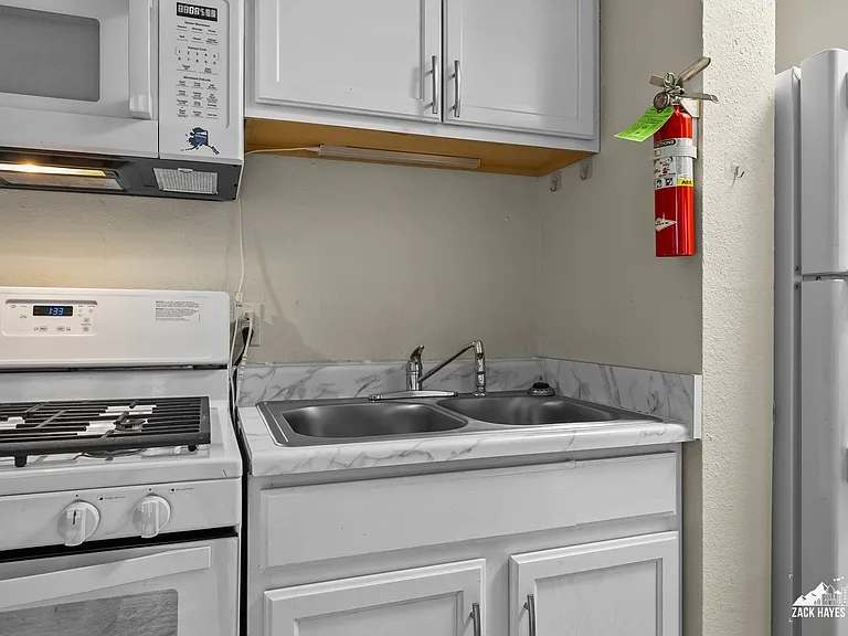 618 Gambell St #11 — Photo 50