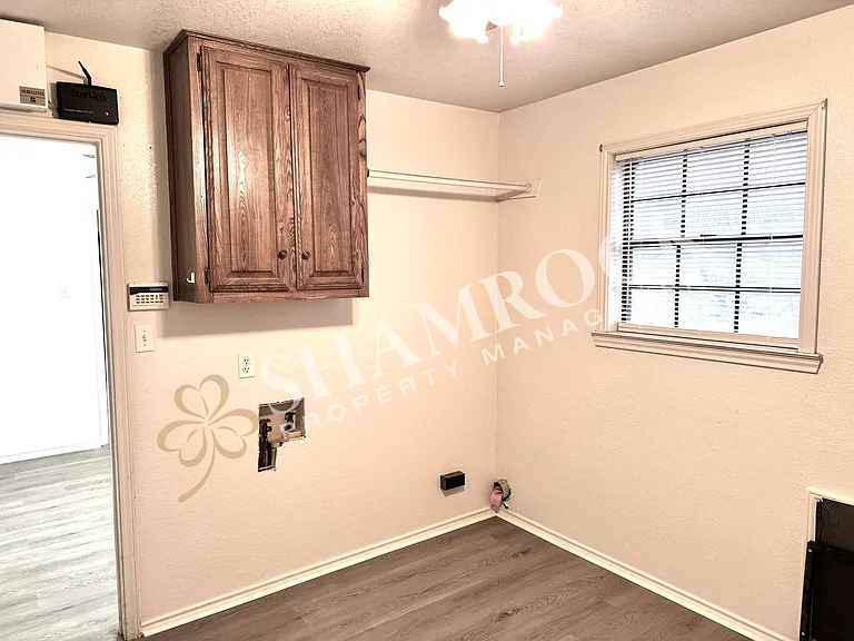 712 N Crooked Creek Rd — Photo 9