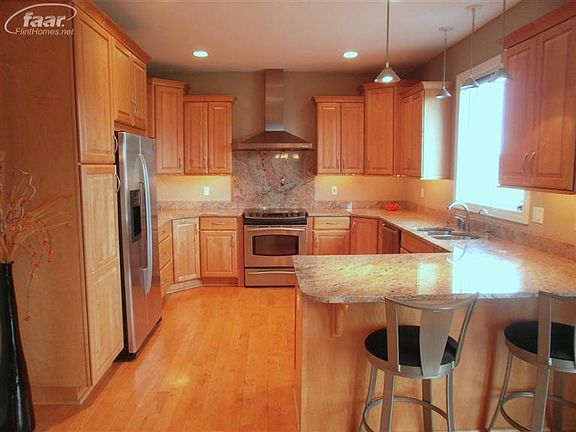 3rd image of 8199 Creekwood Ln
