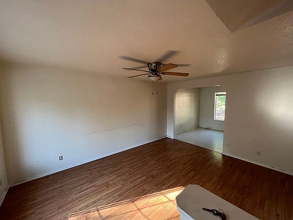 2nd image of 700 NE Johnson St #10