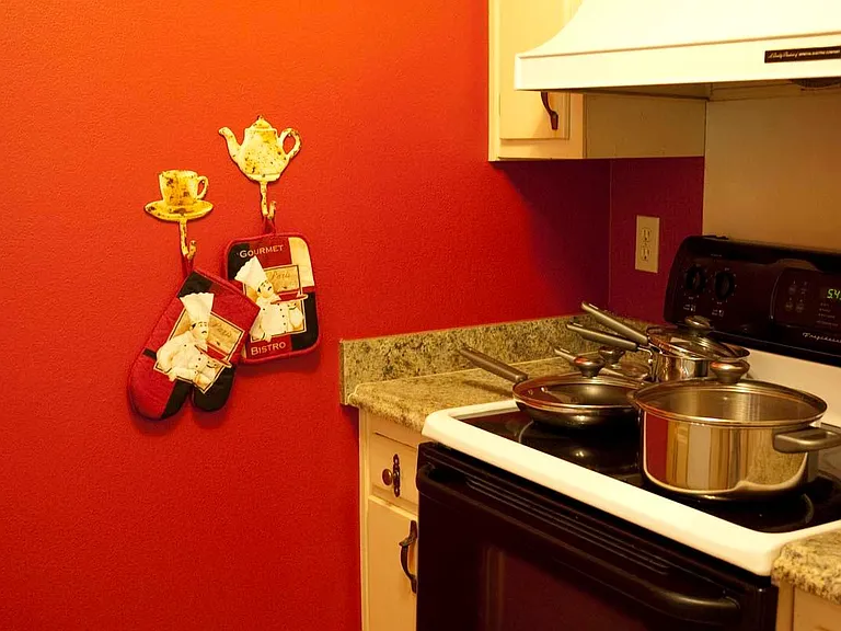4007 Saint Charles Ave #214 — Photo 3