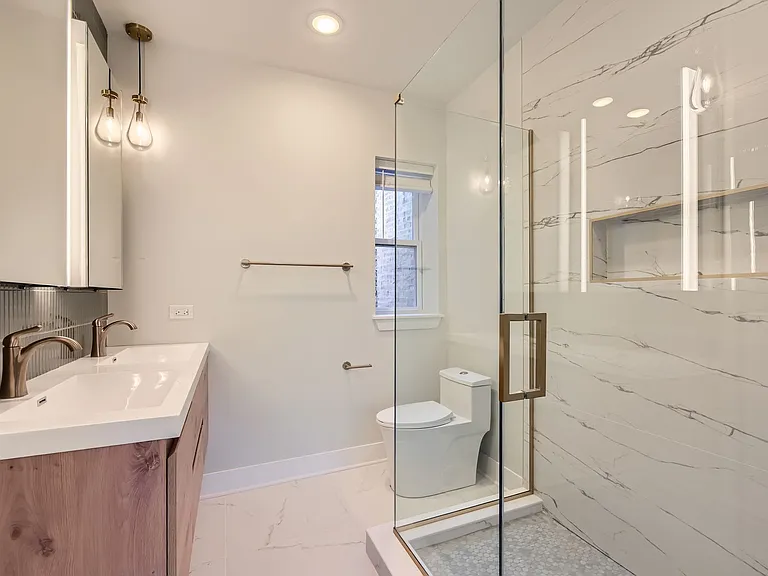 5014 N Rockwell St #1 — Photo 15