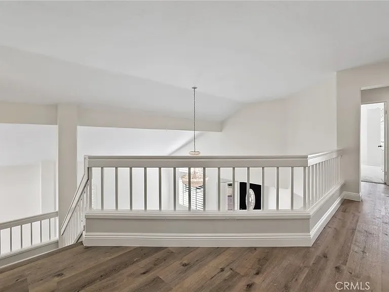 14 Fair Elms — Photo 36