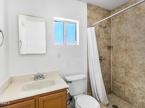 4th image of 412 W 9th St