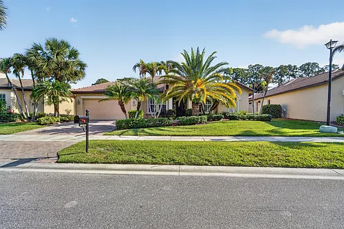 854 SW Saint Tropez Ct Photo 1