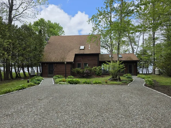 (undisclosed Address), Newport, ME 04953