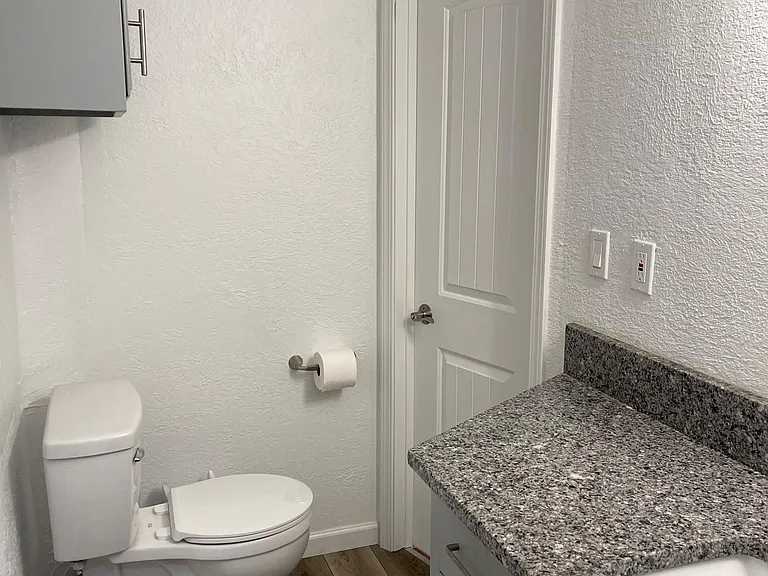 515 NW Kansas Ave #2 — Photo 9