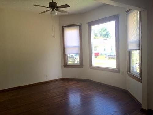 3rd image of 550 Headley St