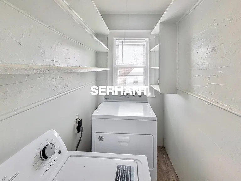 37 Juniper St #1B — Photo 4
