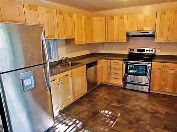 3rd image of 112 Roberts Ln APT 200