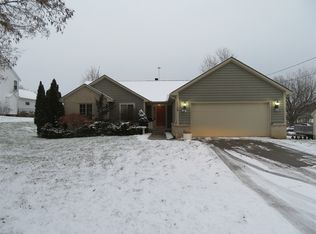 1176 N Bridge St, Linden, MI 48451