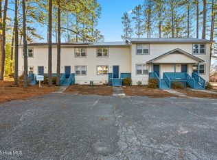 135 Murray Hill Rd APT 17, Southern Pines, NC 28387