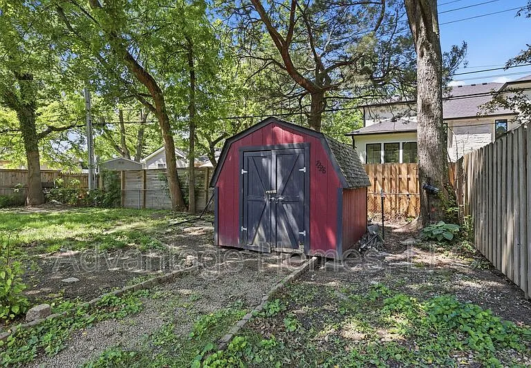 7228 Linden St — Photo 30
