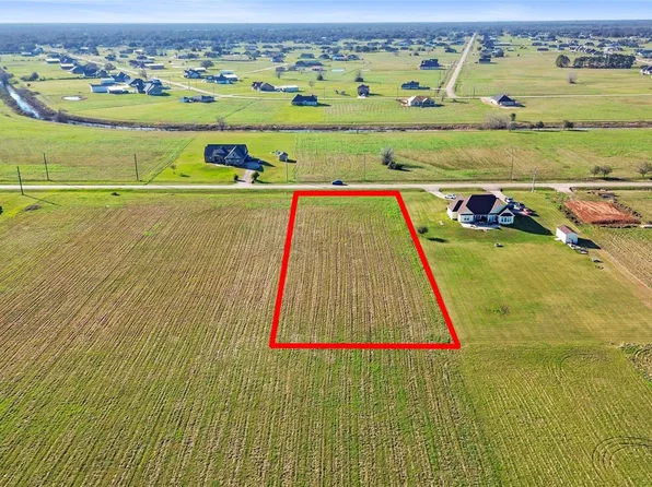 365 Brahman Trl, Angleton, TX 77515