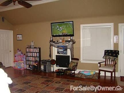 1st image of 2916 Woods Dr