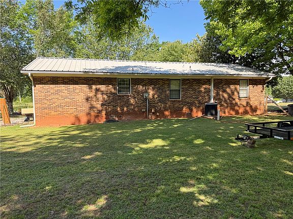 3rd image of 219 Lufkin Dr