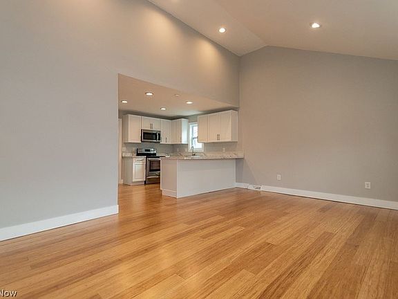 5th image of 4269 Grove Ave
