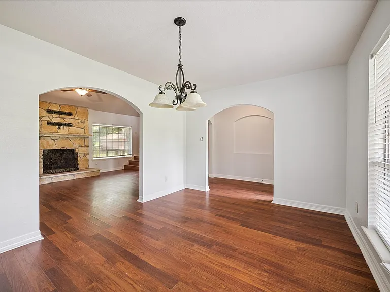 23906 Northcrest Dr #23906 — Photo 2