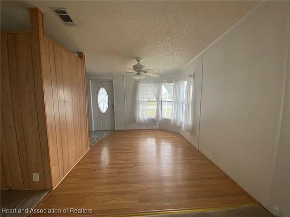 3rd image of 418 Skylark Dr